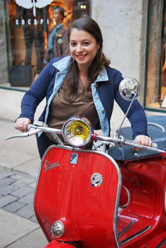 Prof d'italien avec vespa
